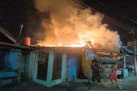 Damkar Jakarta Timur Padamkan Kebakaran Gudang Mainan di Ciracas